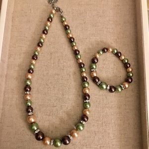 Vintage Beaded Necklace and Bracelet Set.